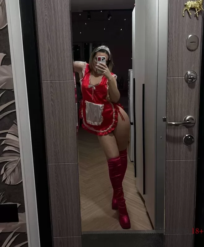 Virtual Model Invites You to Enjoy Online Intimacy